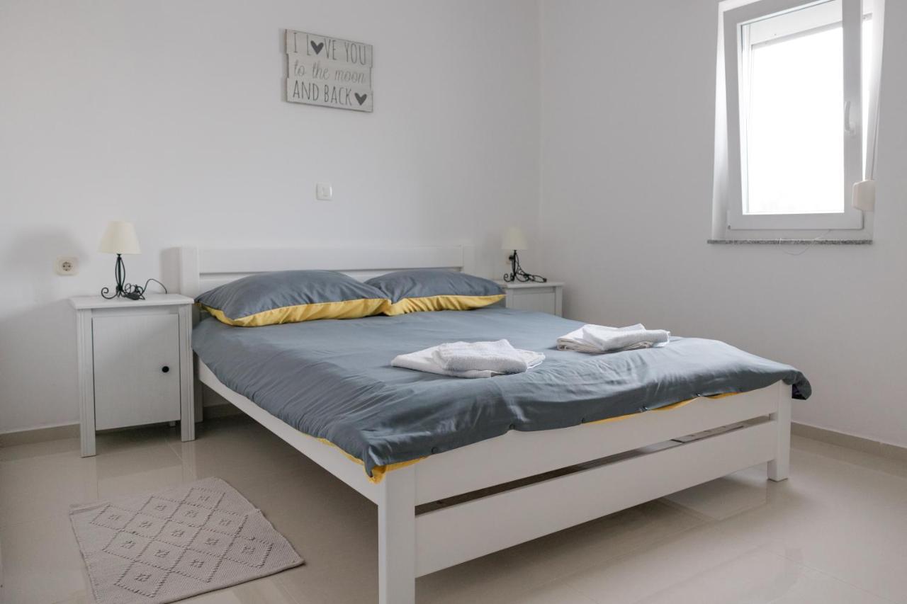 Apartments Zanic With Private Swimming Pool And Sea View Starigrad Paklenica Exteriér fotografie
