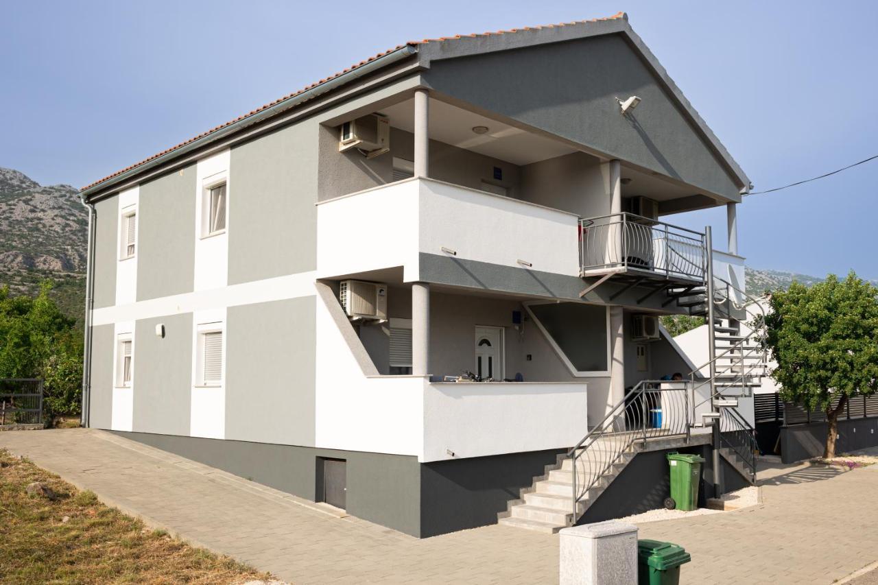 Apartments Zanic With Private Swimming Pool And Sea View Starigrad Paklenica Exteriér fotografie
