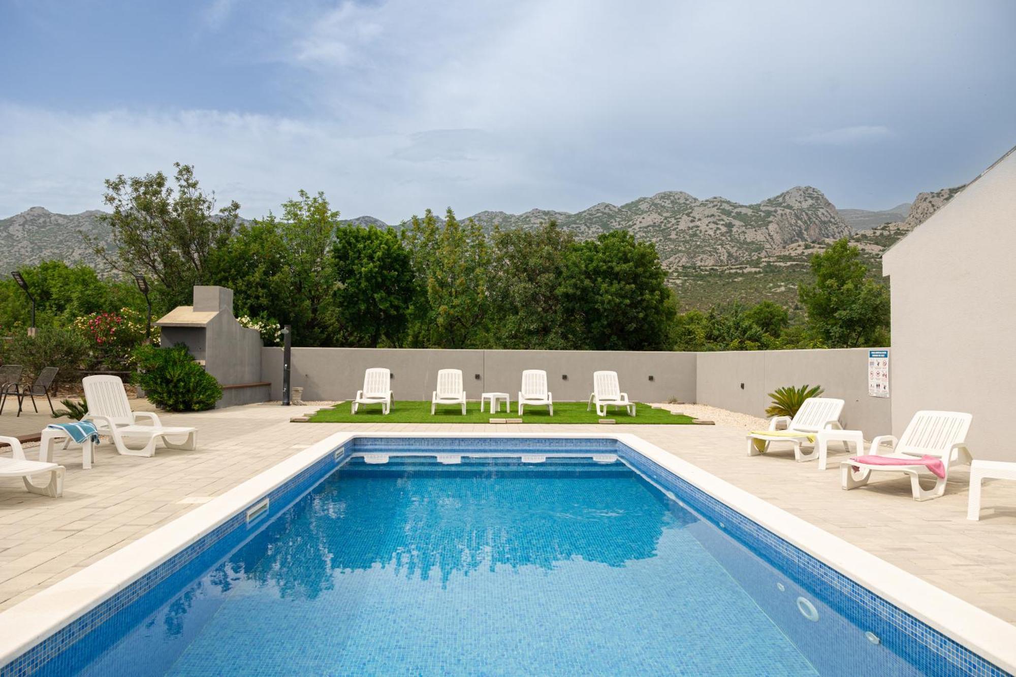 Apartments Zanic With Private Swimming Pool And Sea View Starigrad Paklenica Exteriér fotografie