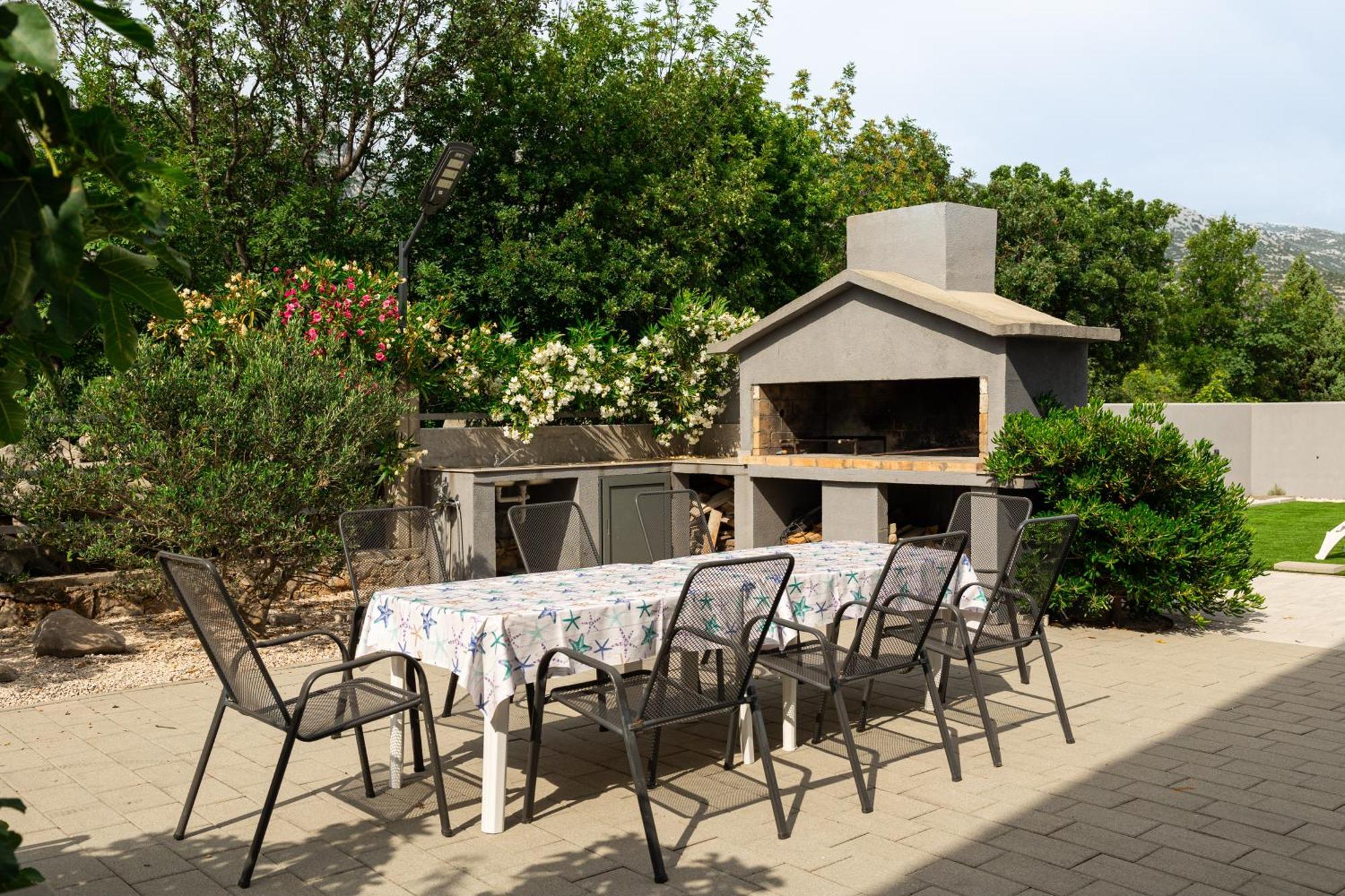 Apartments Zanic With Private Swimming Pool And Sea View Starigrad Paklenica Exteriér fotografie