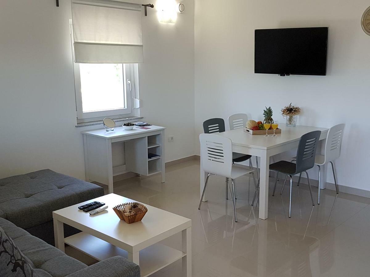 Apartments Zanic With Private Swimming Pool And Sea View Starigrad Paklenica Exteriér fotografie